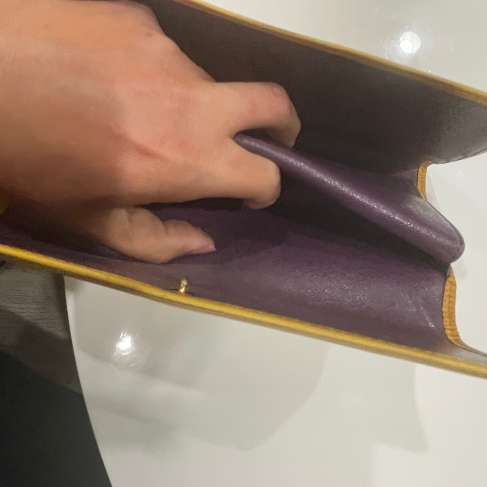 LOUIS VUITTON Epi Portefeuille International Long Wallet Epi Leather - Picture 13 of 15